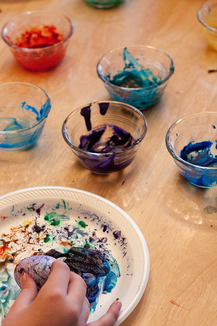 Looking for an easy way to color Easter eggs with kids? These Volcano Easter eggs are perfect - Easter egg decorating and a science experiment rolled into one fun holiday activity! Make beautiful tie-dyed Easter eggs with everyday pantry supplies and no mess. DIY | Easter Crafts | Easter Ideas