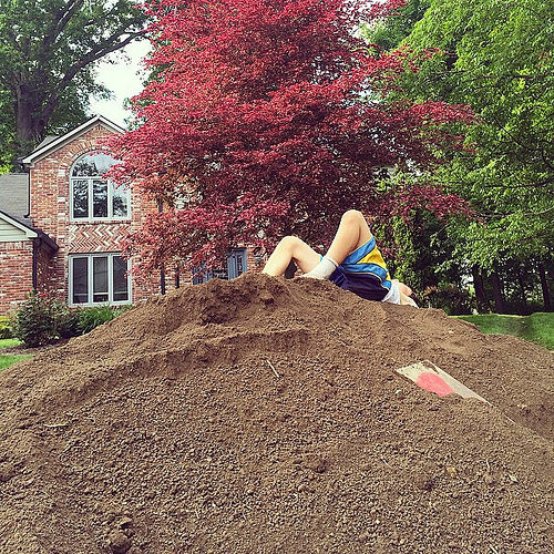 The Anti-Boredom Summer: 3 ideas to keep the kids from being bored during the summer without you having to entertain them all day long - no bucket list required! Manage screen time and let the kids learn to be their own boredom busters. Life Skills for Kids | Parenting | Kids Activities